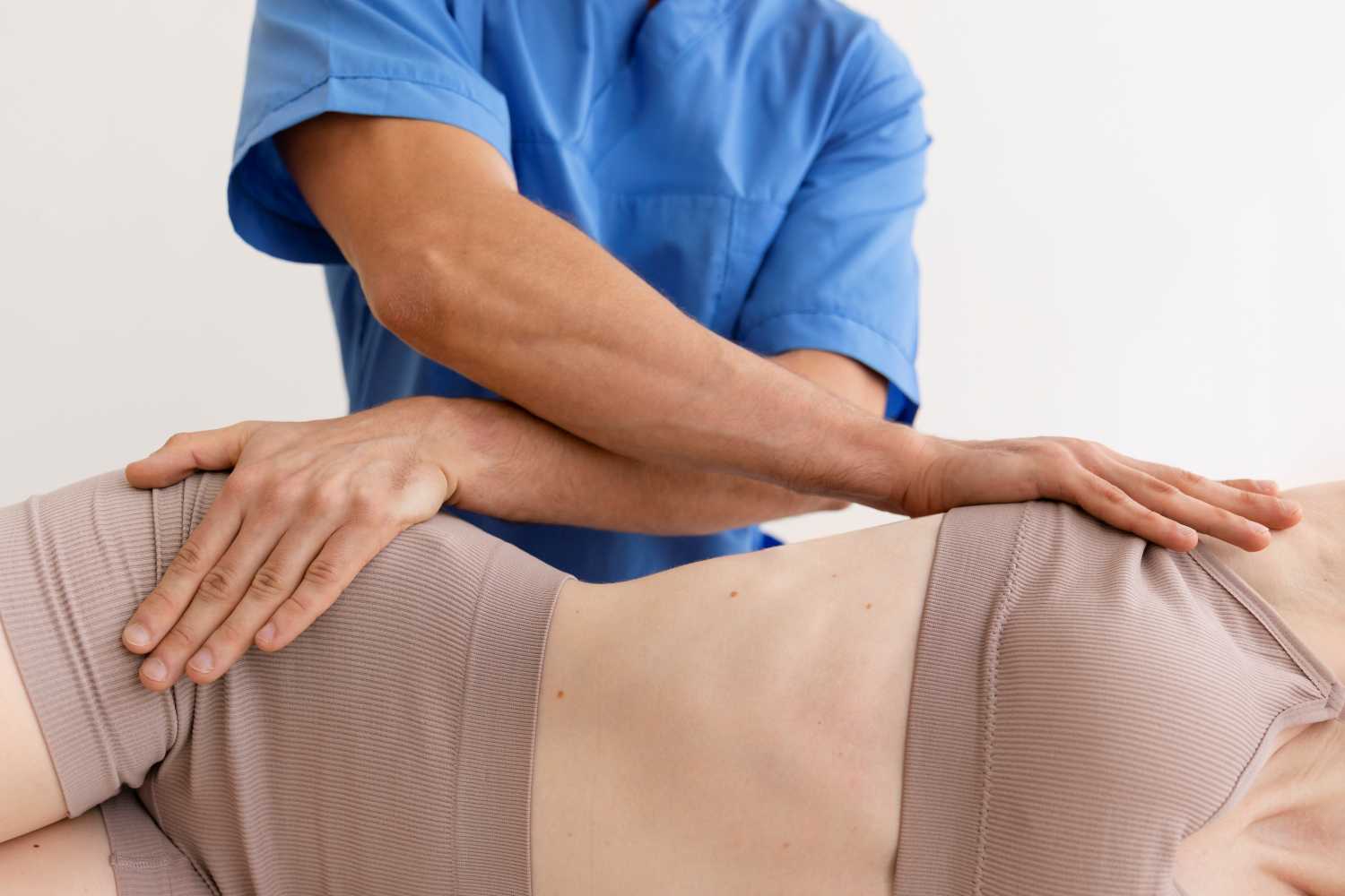 Tecniche attive per il recupero motorio post-trauma o chirurgia. Affidati a FisioOneCare Parma per una riabilitazione efficace.