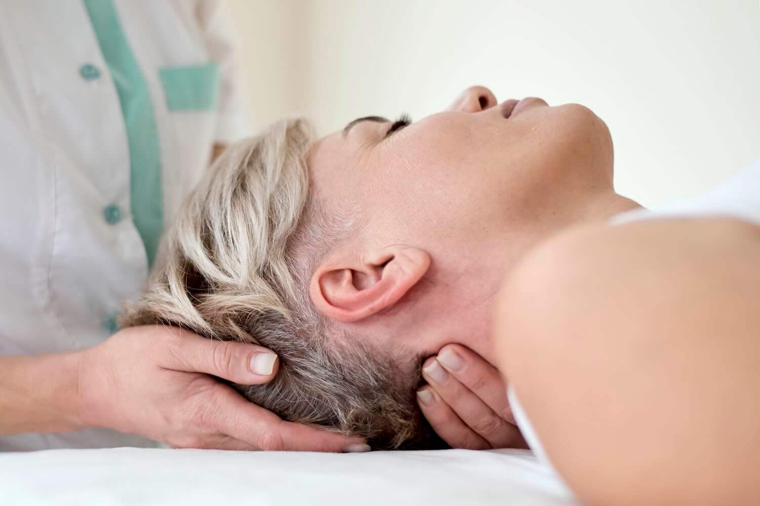 Terapia cranio sacrale: cos’è, benefici e applicazioni